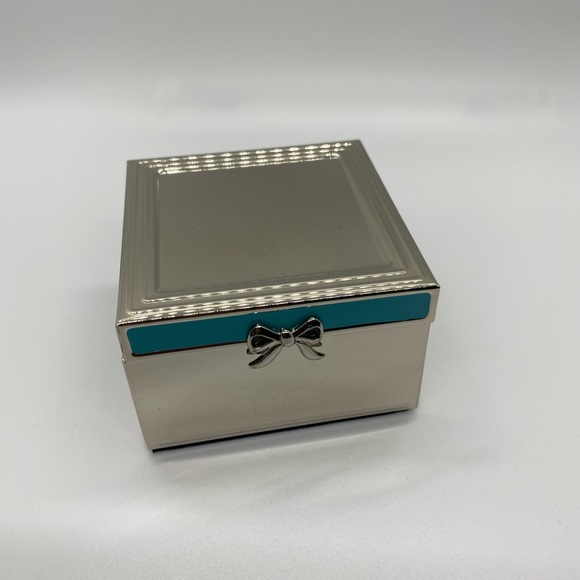 Silver necklace with letter E pendant, diamond CZ. - Picture 3 of 8